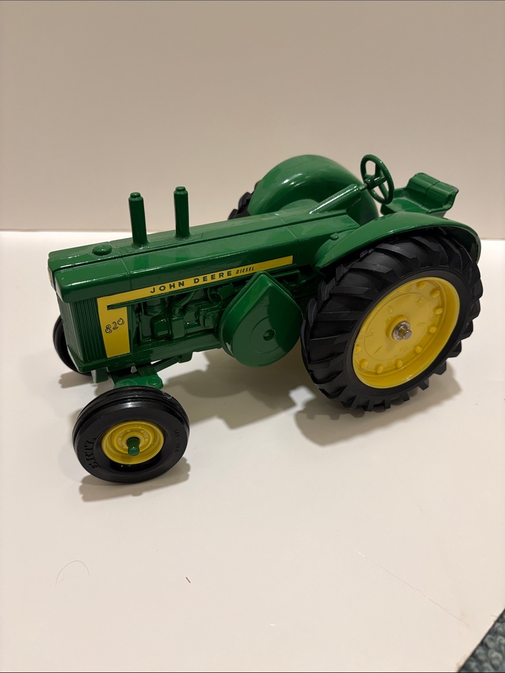 Ertl John Deere Green, 1957 model 820 tractor.